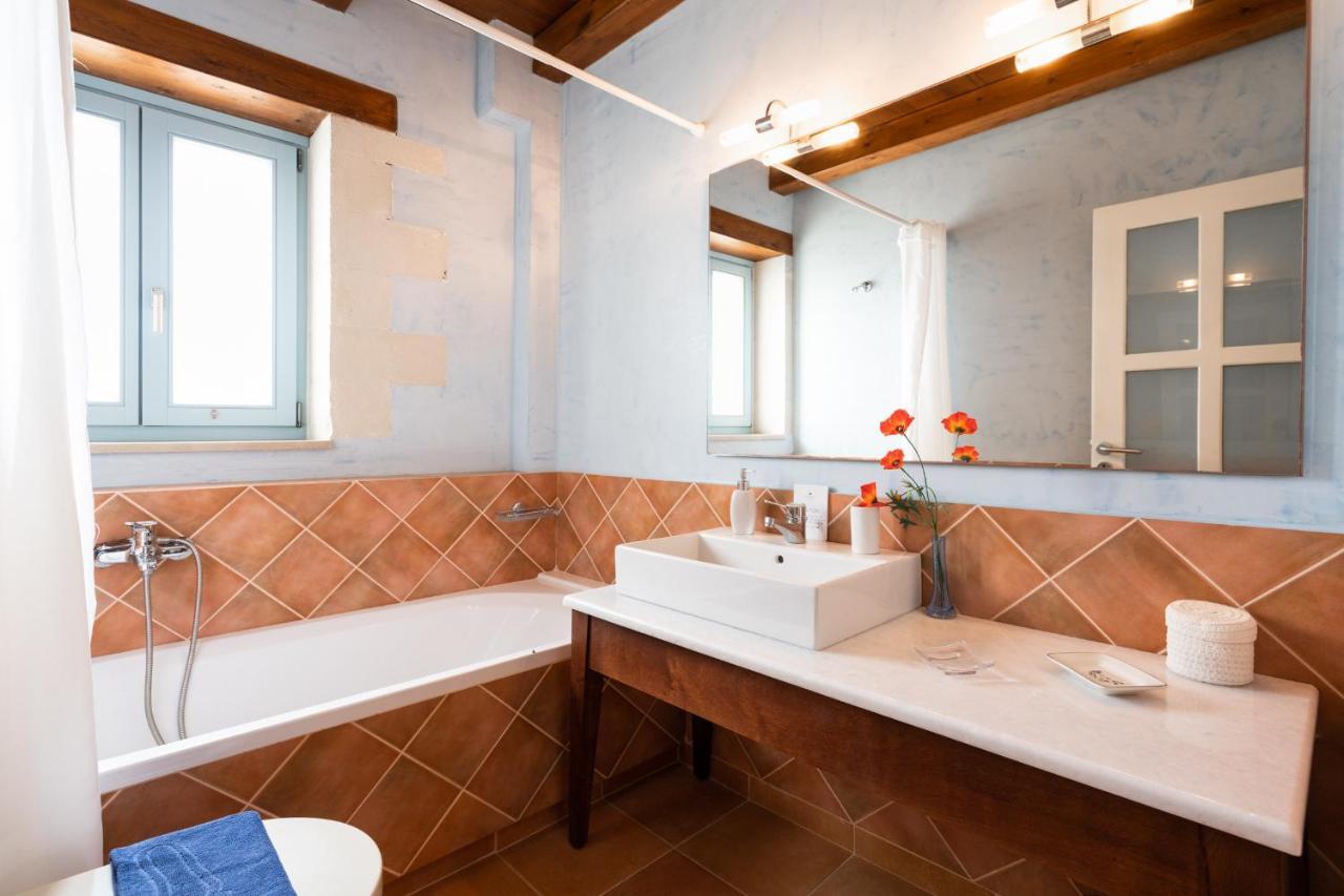 Beachfront Villa Turquoise With Private Pool, Bbq And Ping Pong Table ハニア エクステリア 写真